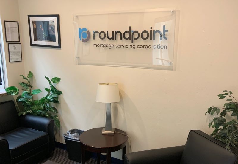 Roundpoint Acrylic with Standoffs
